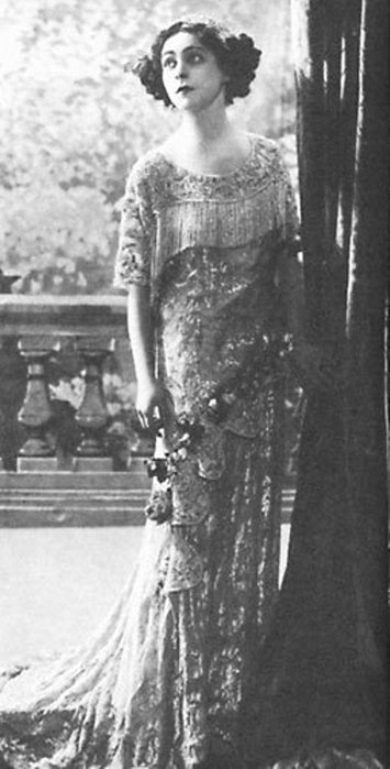 2 Alla Nazimova in the 1911 Play The  Marionettes (355x700, 48Kb)