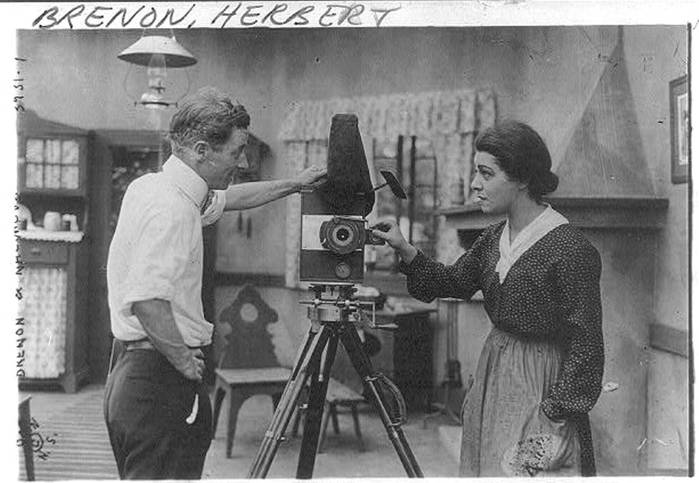 3 August 9, 1916_Herbert Brenon and Alla_Nazimova with camera (700x483, 49Kb)