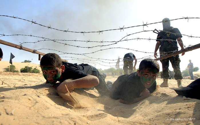 В молодёжном палестинском лагере джихада