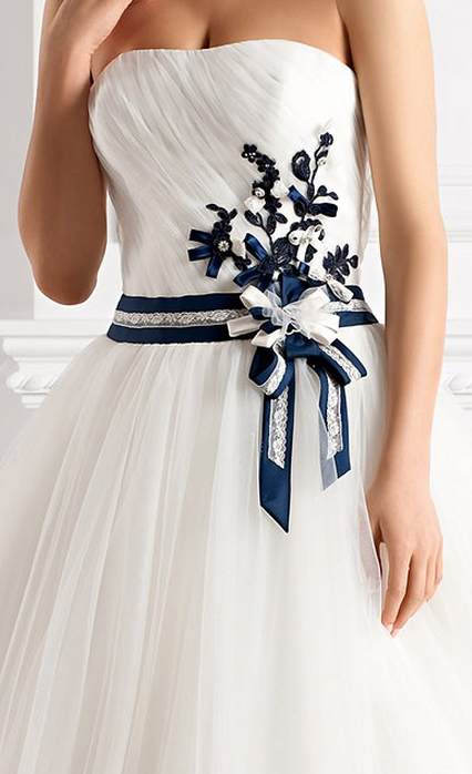 Свадебные платья 2013 из коллекции Elizabeth Passion (26) (426x698, 523Kb)