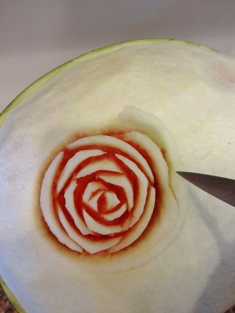 карвинг. розы из арбуза. салат из ананасов (51) (480x640, 158Kb)