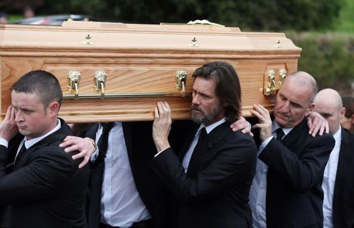 Джим Керри на похоронах своей возлюбленной