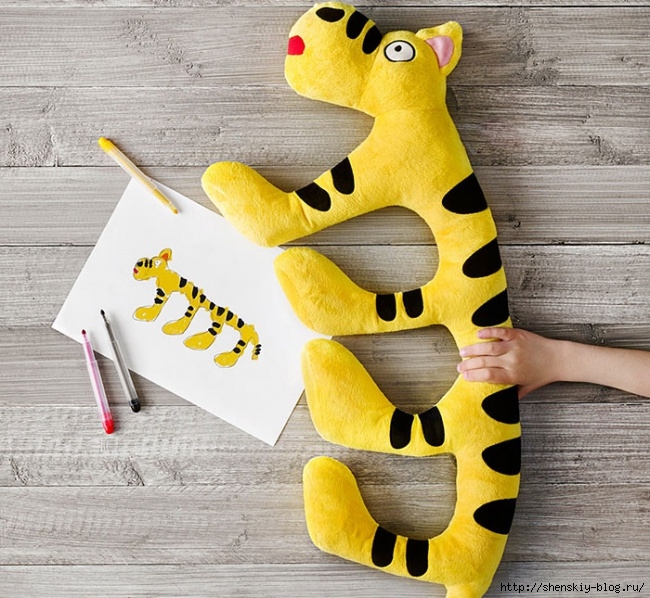 3379610-650-1446185544kids-drawings-turned-into-plushies-soft-toys-education-ikea-58 (650x598, 293Kb)