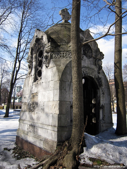 Санкт-Петербург, кладбище Воскресенского Новодевечьего монастыря, 6 (525x700, 434Kb)