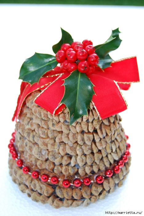 рождественский колокол из цветочного горшка и сосновых шишек (3) (468x700, 218Kb)