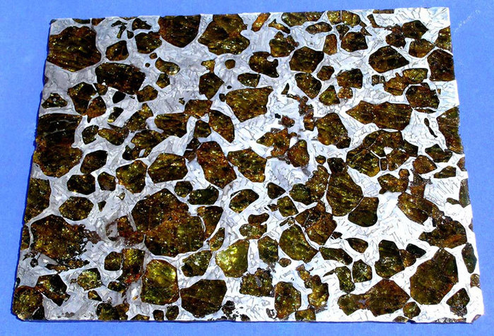 метеорит Fukang фото 3 (700x476, 174Kb)