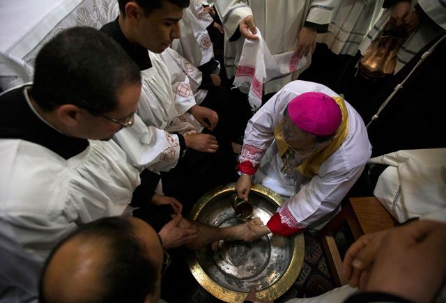 Подтверждая веру. Ритуалы перед днем Пасхи в католических странах. Фотографии