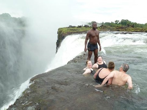 Фотографии Купели Дьявола на водопаде Виктория в Африке