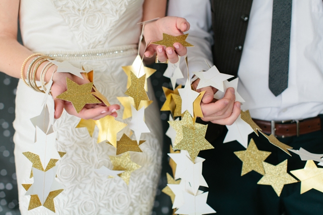 Как сделать гирлянды из бумаги на свадьбу