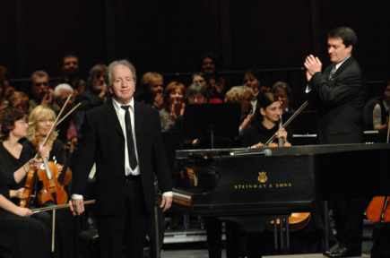 3862295_48483pianistecompositeurandregagnoninvite (435x288, 11Kb)