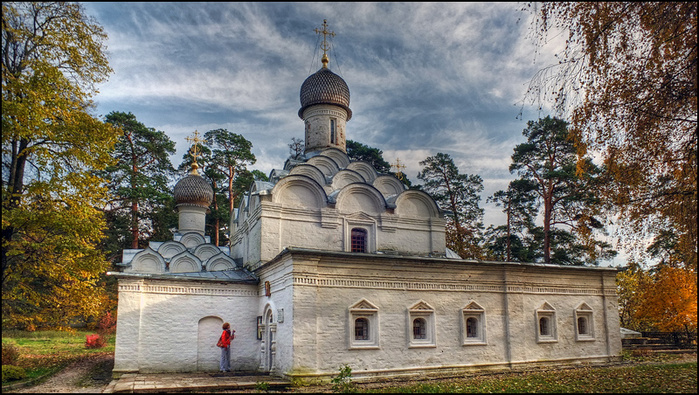 Церковь Михаила Архангела в Архангельском/3673959_2 (700x395, 229Kb)