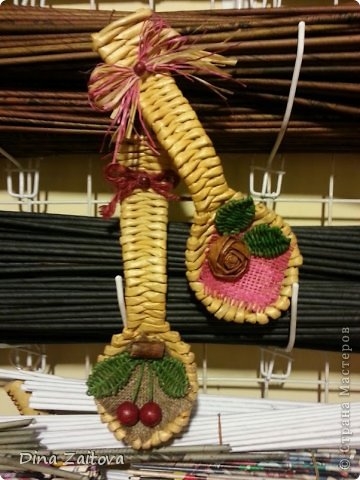 Плетение из газет. Декоративные ложки для украшения кухни (8) (360x480, 115Kb)