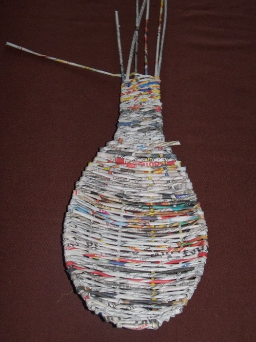 Плетение из газет. Декоративная ложка с подсолнухом в технике канзаши (26) (525x700, 257Kb)