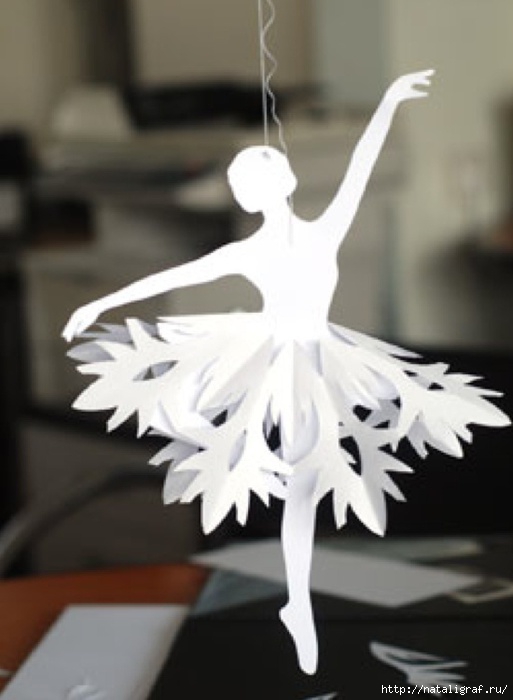 Как сделать снежинку-балерину из бумаги?