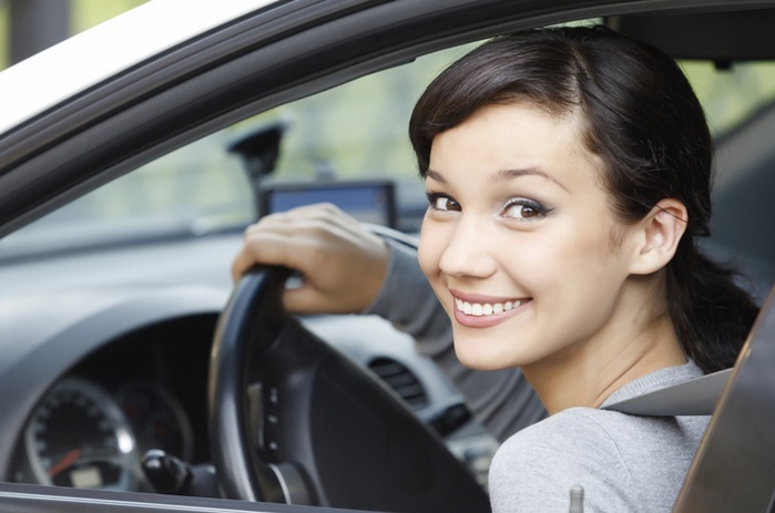 Girl-in-Car-Smiling (700x463, 83Kb)