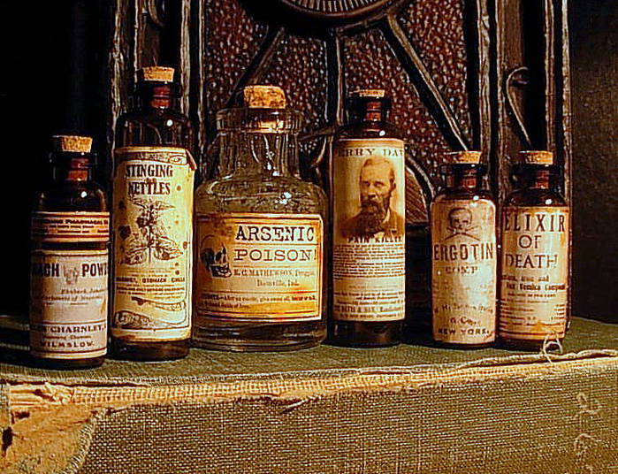 medicine bottles staged (700x536, 105Kb)