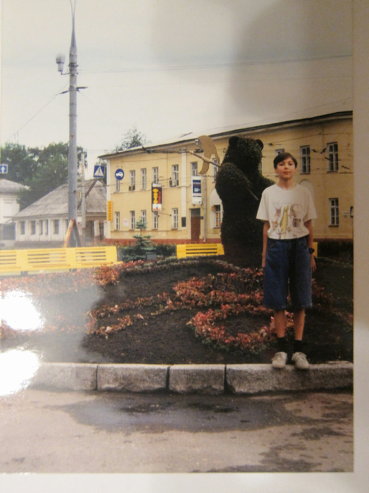 Медведь с секирой, сквер на Театральной площади (1998)