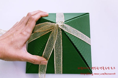 Подарочная упаковка - коробочка пирамида своими руками (2) (500x333, 123Kb)