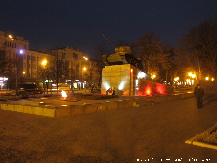 Площадь Мира, сквер танкистов. Ноябрь 2013