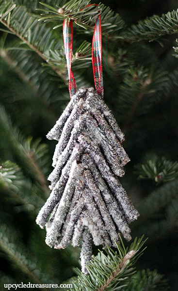 diy-rustic-twig-christmas-tree-ornament-upcycledtreasures1 (367x600, 456Kb)