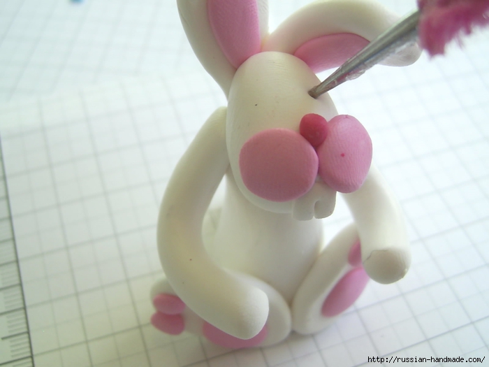 Как слепить кролика из полимерной глины. Фото мастер-класс (5) (700x525, 156Kb)