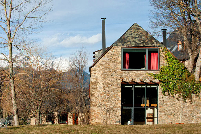 spanish_pyrenees_house_hqroom_ru_2 (700x466, 536Kb)