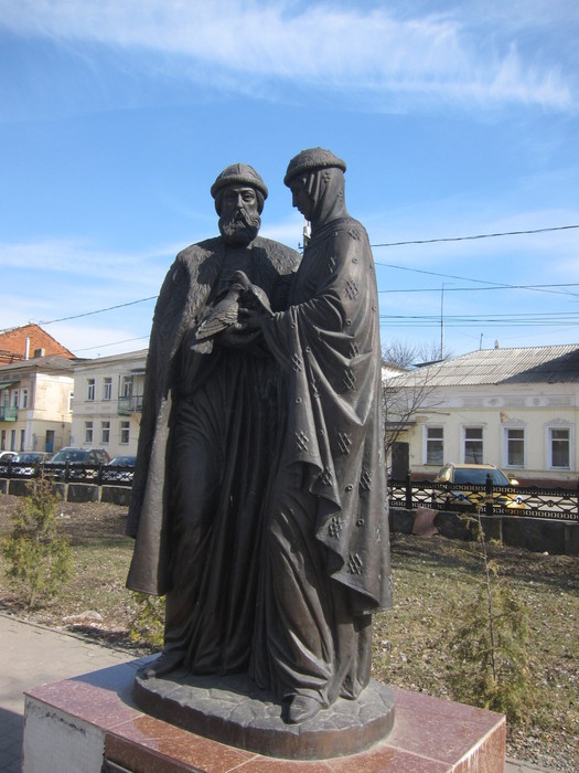 Кремлёвский сквер, Пётр и Феврония