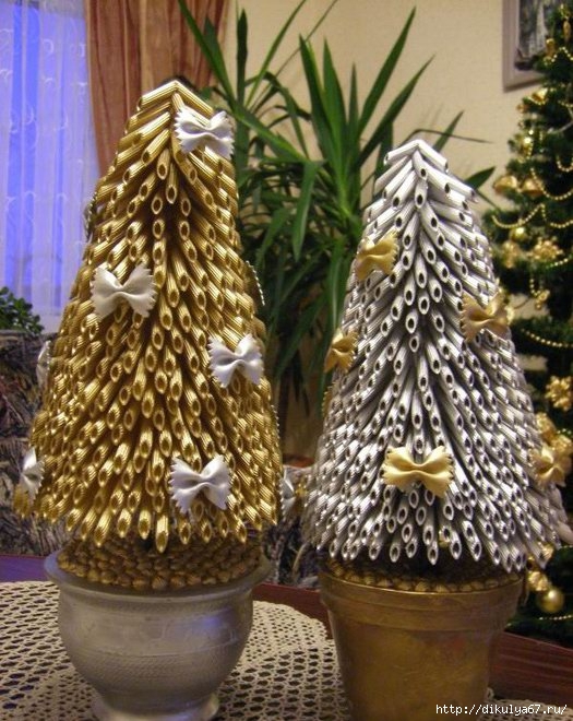 diy-christmas-trees-pots-gold-silver-pasta-ribbons (525x660, 256Kb)