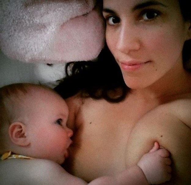 Брелфи   это селфи кормящих грудью женщин (фото знаменитостей)