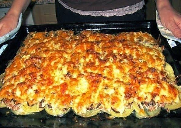 Как сделать картошку по французски с мясом в духовке рецепт с Как сделать картошку по французски с мясом в духовке рецепт с