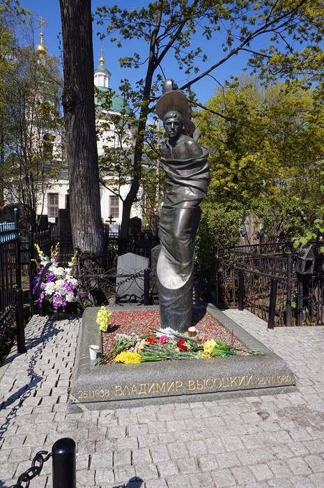 Надгробия Ваганьковского кладбища 5 (465x700, 502Kb)