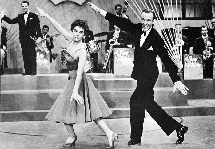 Leslie-Caron-and-Fred-Astaire-Daddy-Long-Legs-1955 (700x487, 243Kb)