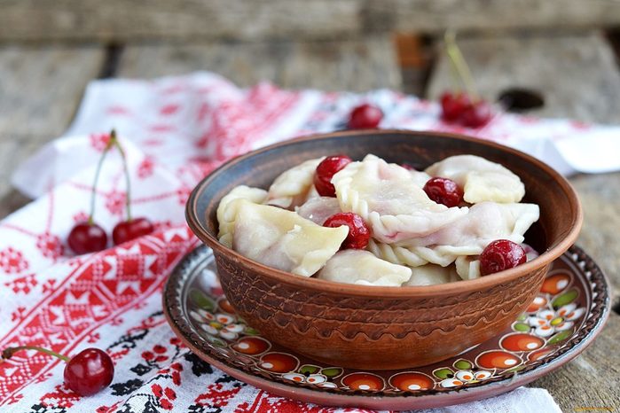Вареники (изделия из теста с начинкой)