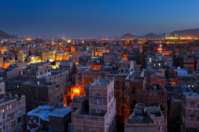 panorama-of-sanaa-at-night-yemen-1600x1064 (700x465, 390Kb)