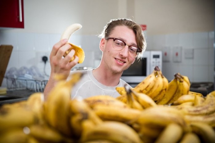Диета этого студента — 150 бананов в неделю!