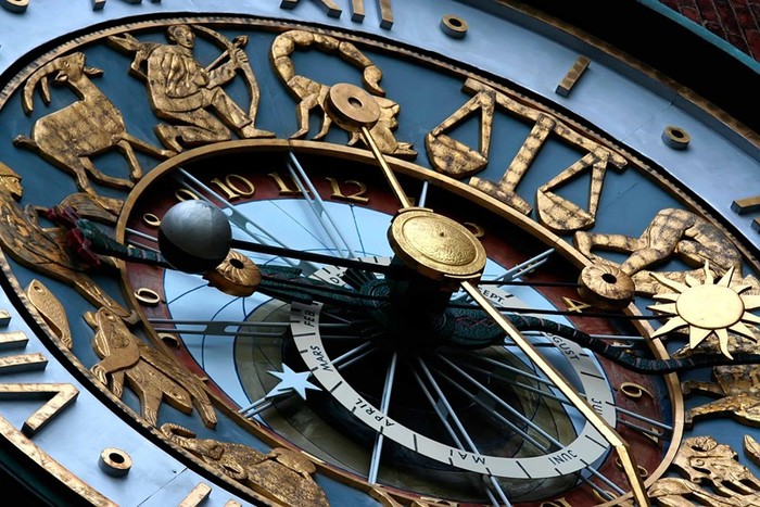 10 самых неожиданных областей применения астрологии