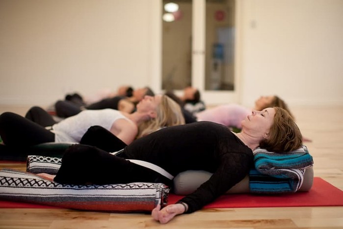 10 новых видов йоги, помогающие максимально расслабиться