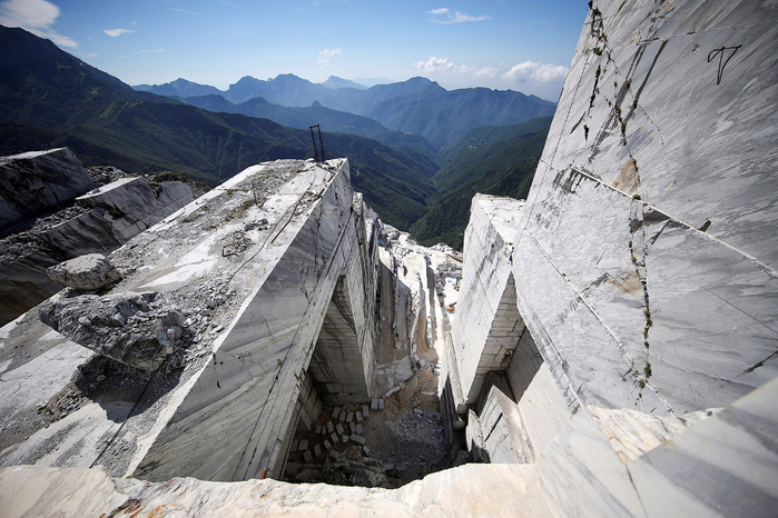 мраморные карьер гора Монте Альтиссимо Италия 1 (700x466, 388Kb)