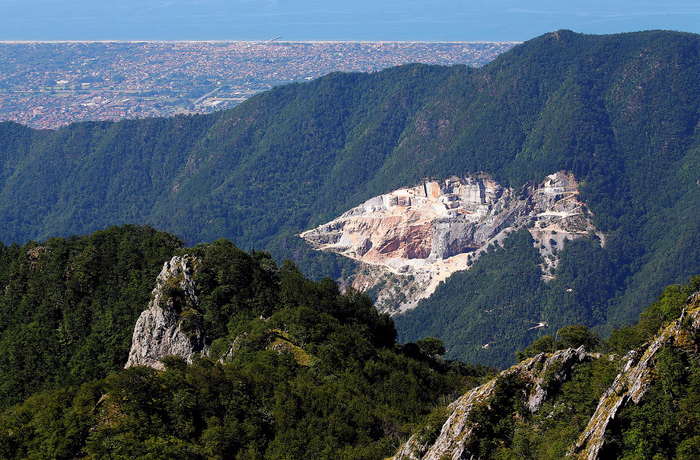 мраморные карьер гора Монте Альтиссимо Италия 3 (700x460, 535Kb)