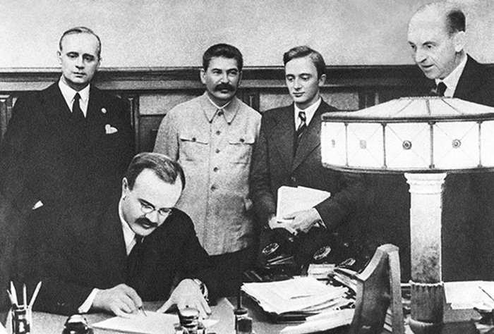 Рисковал ли Сталин, подружившись с Гитлером