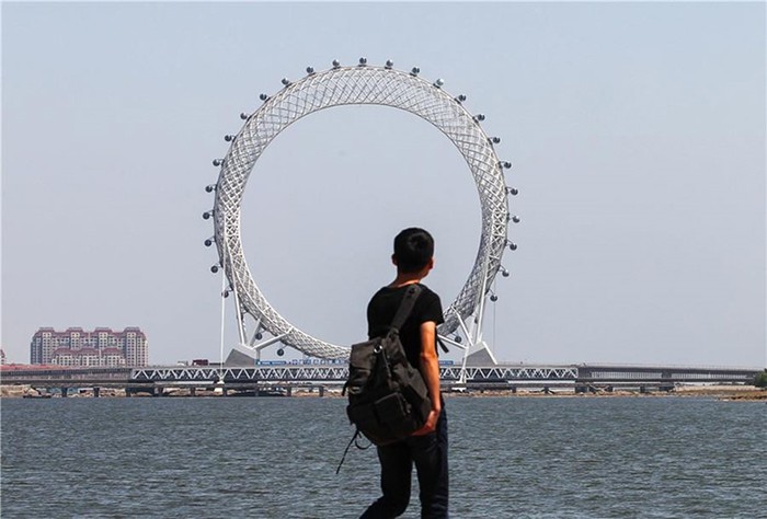 В Китае появилось безосевое колесо обозрения
