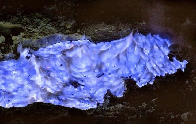 OlivierGrunewald-Indonezijskij-vulkan-Kawah-Ijen10-640x405 (640x405, 248Kb)