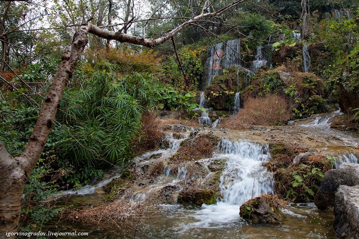 Шум живого водопада в китайском парке