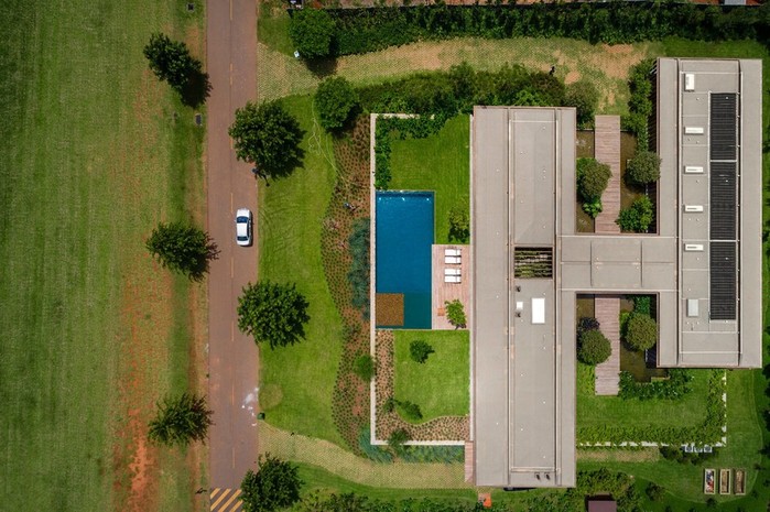 Архитектура и интерьер слоистого дома в Бразилии