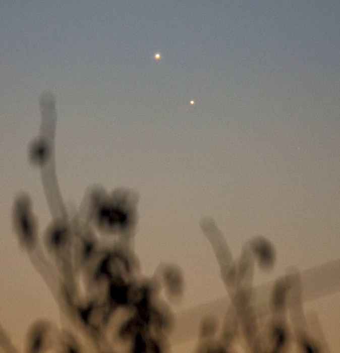 «Поцелуй» планет: фото и видео сближения Венеры с Юпитером уже есть в Сети