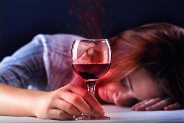 Как алкоголь влияет на женщин, или «Выпей немного вина, дорогая!»