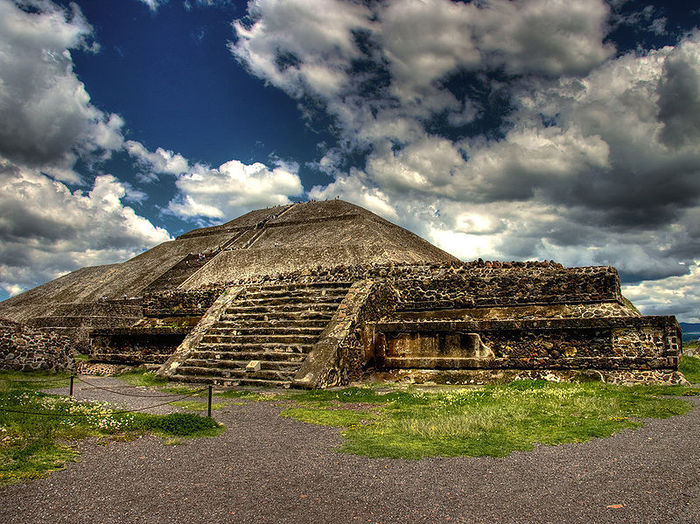 800px-Piramide_del_sole-Teotihuacan (700x524, 135Kb)