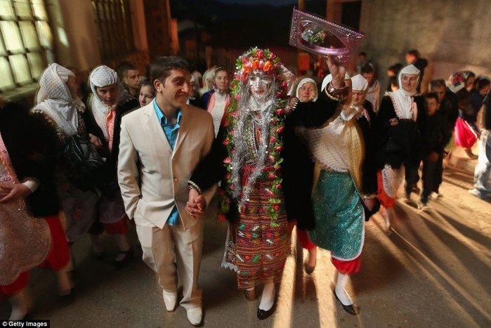 На странной свадьбе у горцев мусульман в Болгарии
