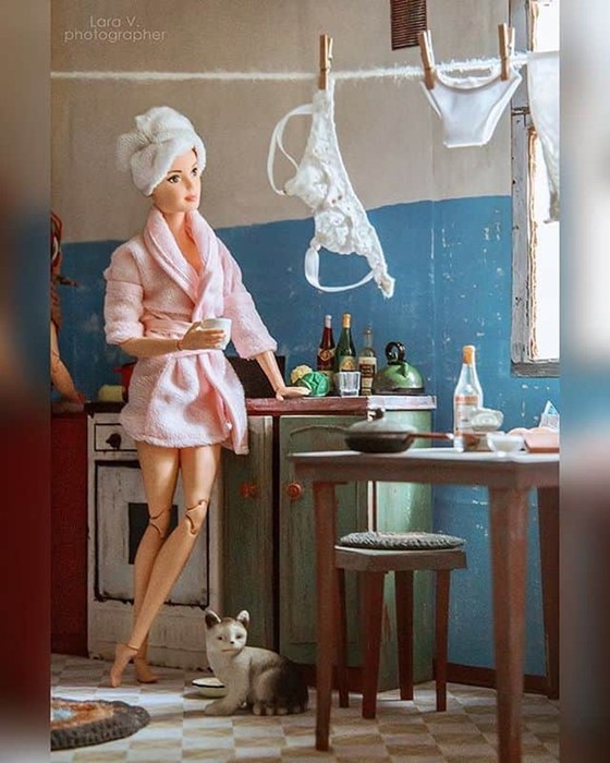 Куклы Кен и Барби в советской коммуналке. Фотограф представила, как бы они выглядели 