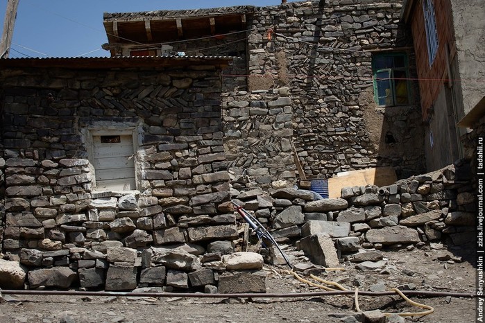 Как делают дома из палок и навоза в Азербайджане